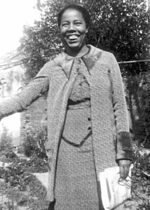 Antonieta de Barros sorrindo